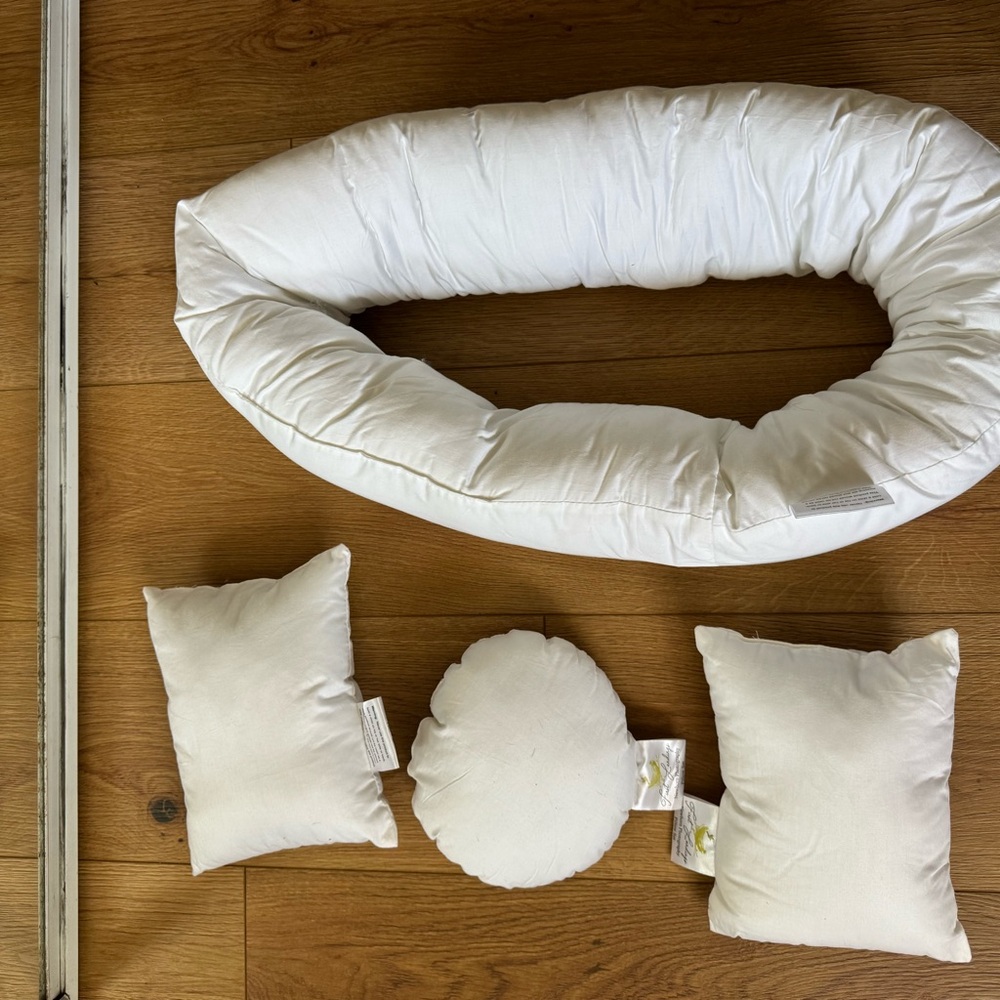White positioning pillows for baby photography